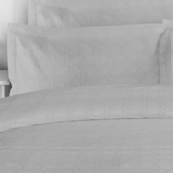 “Villa” Matelassé Coverlets _ Top Sheets & Pillow Shams White